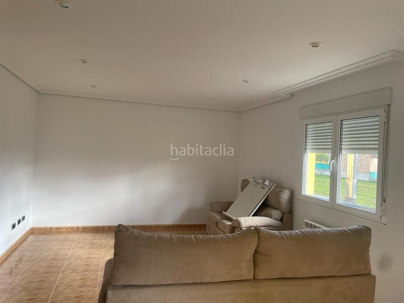 Foto 23082a85-7a58-4907-97b3-63cd8d603998. Casa aparellada amb calefacció aparcament a Carracedelo