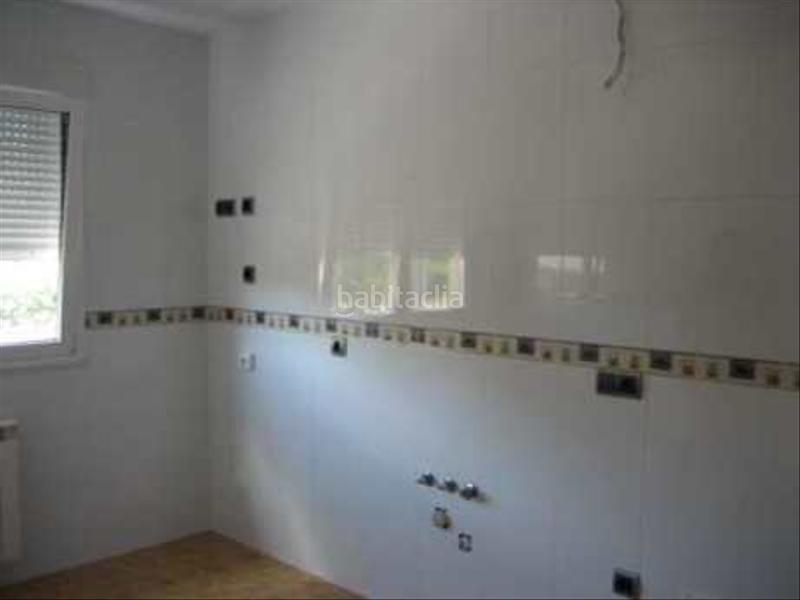 Foto 26a1fc0e-b0c3-44c0-94ac-e27c5c6eadc1. Casa aparellada amb calefacció aparcament a Carracedelo