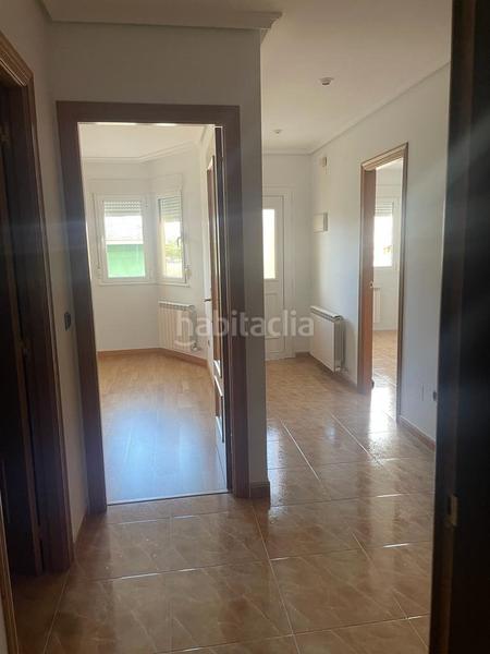 Foto 486f330b-ab67-4005-8ba3-5cdc87549064. Casa aparellada amb calefacció aparcament a Carracedelo