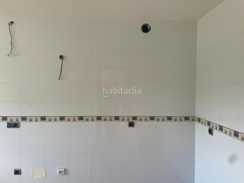 Foto 4a0653d6-d58e-4204-8942-2aff3ac21b8c. Casa aparellada amb calefacció aparcament a Carracedelo