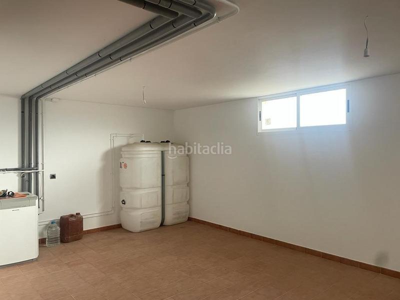 Foto 9aaece24-3b94-4fe6-ab2e-77b5f9732b31. Casa aparellada amb calefacció aparcament a Carracedelo