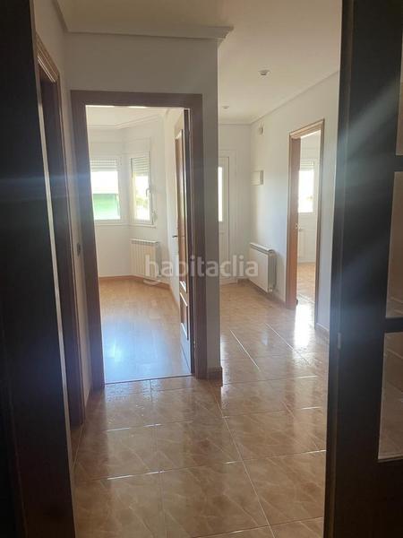 Foto 9bd9ed73-c6fa-45cc-84a0-3ee421e9584f. Casa aparellada amb calefacció aparcament a Carracedelo