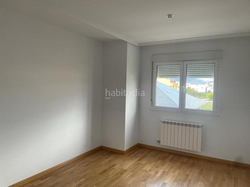 Foto a48fa0ee-820e-4d77-8c73-0686985c96b2. Casa aparellada amb calefacció aparcament a Carracedelo