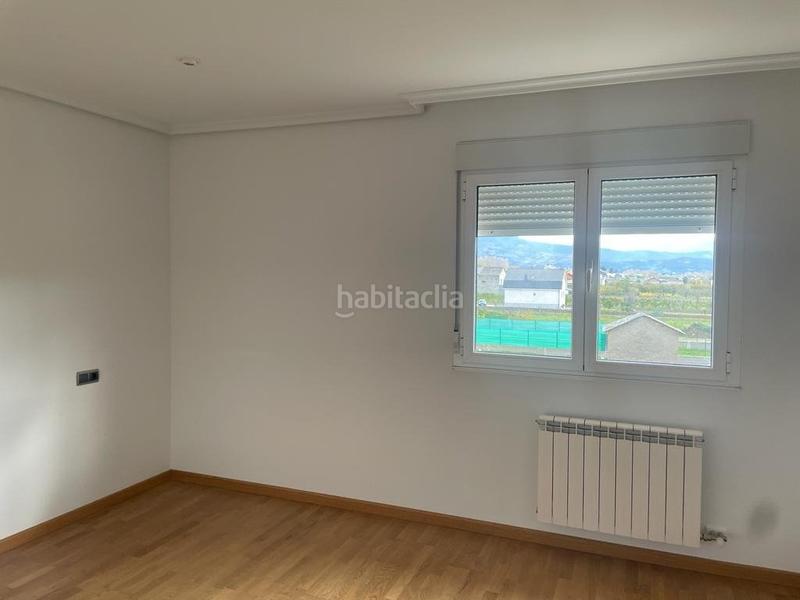 Foto bf47d985-1b10-44af-aaf9-120ef58f0722. Casa aparellada amb calefacció aparcament a Carracedelo