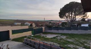 Xalet a Avenida del ferrocarril 8. Chalet independiente