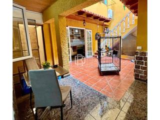 Casa adossada a Tajora 4. Vivienda de tres plantas con gran potencial en icod de los vinos