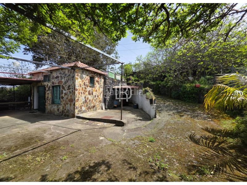 Foto f99f4daf-d6d0-42f9-baaf-e8b8d60e26a8. Masia amb aparcament a Garachico