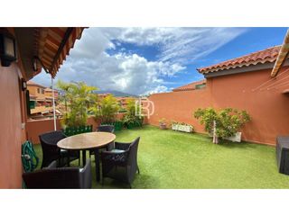 Lloguer Pis  Carretera tapias. Atico en risco de oro con piscina comunitaria