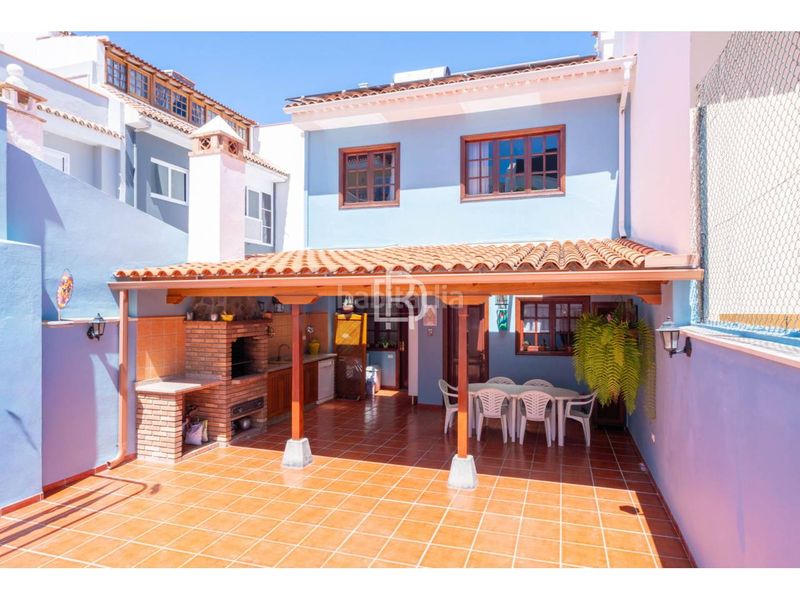 Foto 2f665fde-d6b1-40c5-b2ef-59b485ae07c4. Casa adossada amb aparcament a Centro Orotava (La)