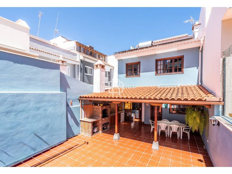 Foto 9e1617ca-dcff-4d9c-85d2-34a1eac8e5a7. Casa adossada amb aparcament a Centro Orotava (La)