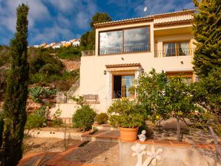 Xalet  N/a. Exclusiva villa con vistas panoramicas al mediterrano en cumbres
