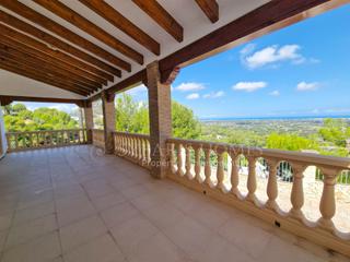 Chalet à Pedreguer. Villa mediterranea en la sella, con vistas al mar y al golf club