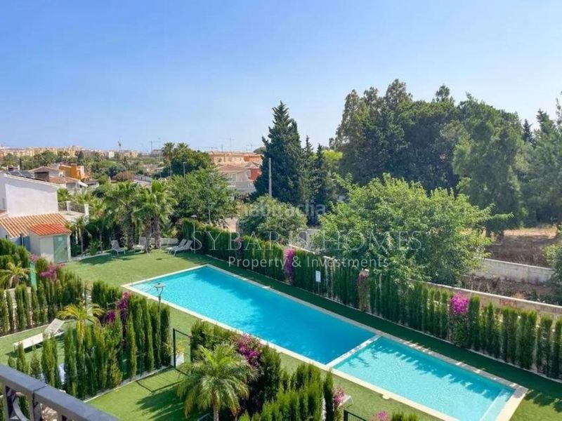 Foto 44e82cdd-08c0-4c59-853d-36c67a2f5f01. Apartament amb aparcament piscina a El Montgó Dénia