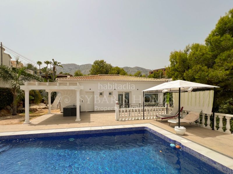 Foto aed77747-1a2e-43eb-aec7-76547f72777c. Xalet amb aparcament piscina a El Montgó Dénia
