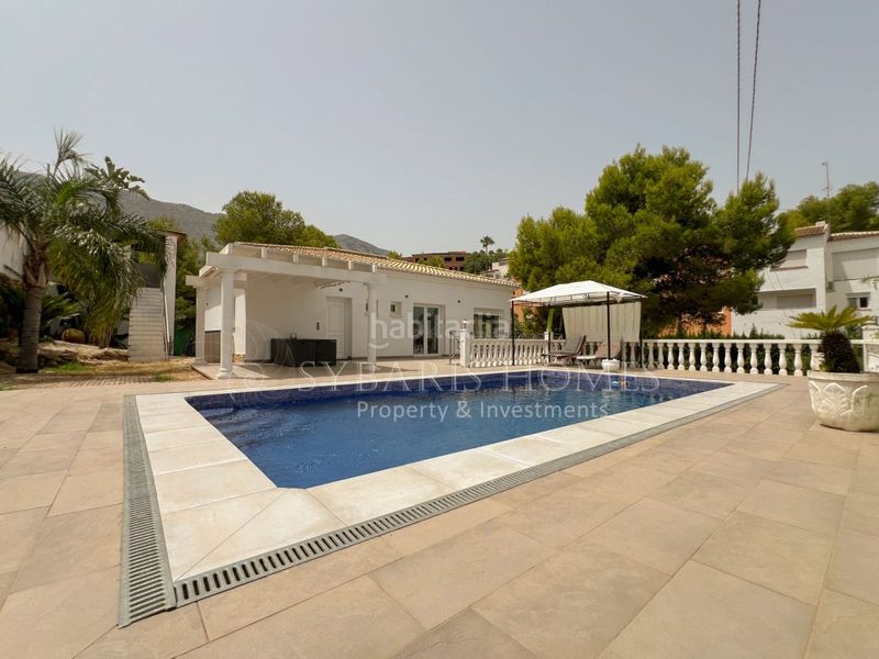 Foto cdf70c1d-a989-4bb1-bf75-803644c5fc59. Xalet amb aparcament piscina a El Montgó Dénia