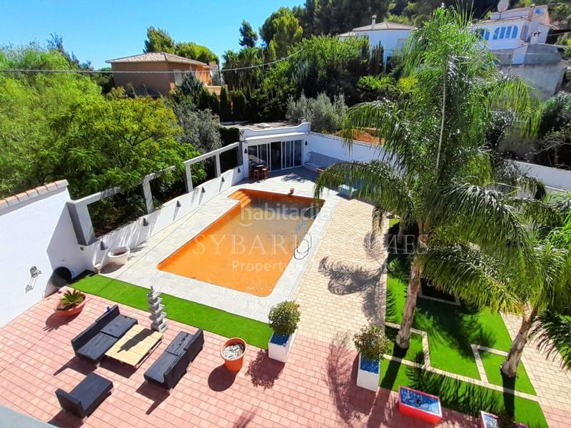 Foto 64329688-c0a9-46b6-9a01-4893b0dce7c4. Chalet  con piscina vistas al mar en el montgo en Dénia