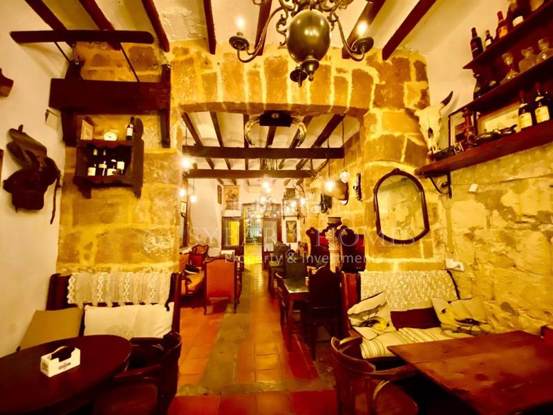 Foto 516f9c95-3b31-48e8-99a9-26e95f3b491e. Local comercial venta de barrestaurant con posible hotel y vivienda independiente en el corazon de javea en Xàbia
