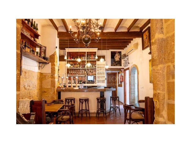 Foto 8f33bef5-ab12-4223-a54e-2aee6b64a654. Local comercial venta de barrestaurant con posible hotel y vivienda independiente en el corazon de javea en Xàbia