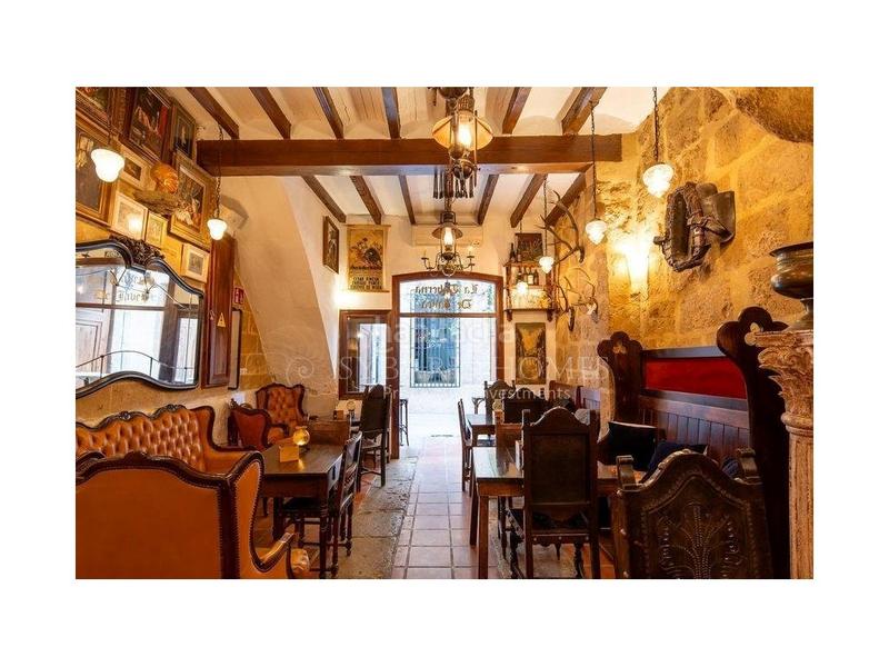 Foto aae9acce-725e-4cba-a0ff-76576a38ad6d. Local comercial venta de barrestaurant con posible hotel y vivienda independiente en el corazon de javea en Xàbia