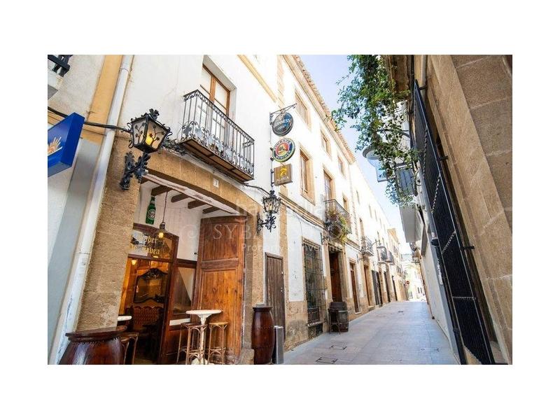 Foto c4e093b1-1248-42ee-a88d-09b62d7288c2. Local comercial venta de barrestaurant con posible hotel y vivienda independiente en el corazon de javea en Xàbia
