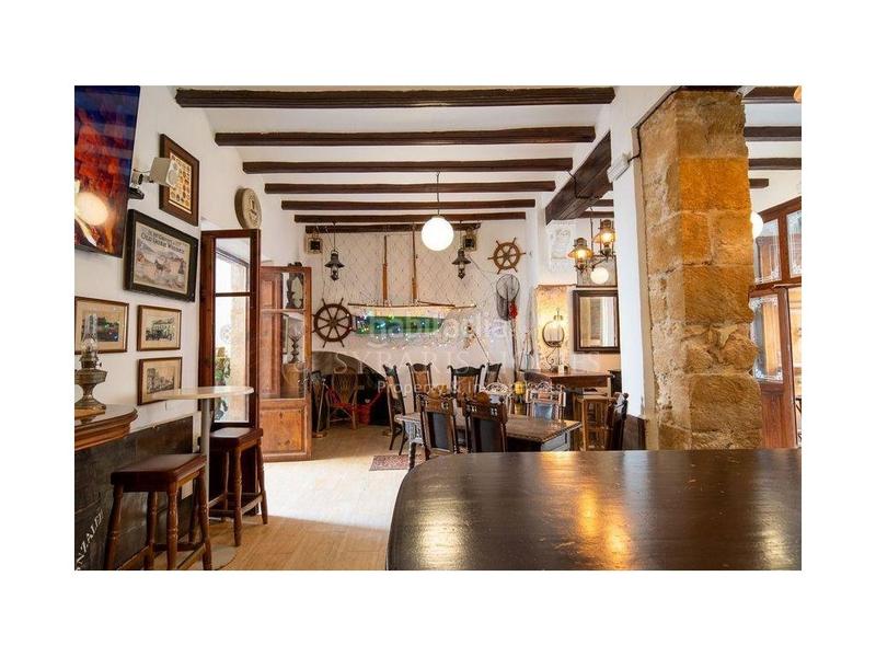 Foto ed68a3ef-8dd2-4cd9-bd25-f19a5bcb29b6. Local comercial venta de barrestaurant con posible hotel y vivienda independiente en el corazon de javea en Xàbia