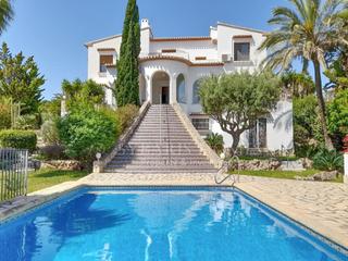 Xalet  N/a. Chalet en monte pego con vistas al mar