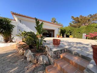 Xalet  N/a. Chalet de lujo en denia reformado 2025 con vistas al montgo