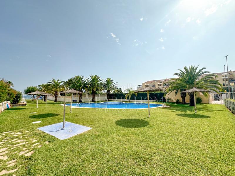 Foto a9c0e0e9-2240-4e3f-b823-1edb6c1a5923. Apartamento en carretera de las marinas s/n excelente apartamento en primera linea en Dénia