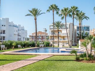 Apartament  N/a. Bajo de 3 dormitorios en primera linea de playa