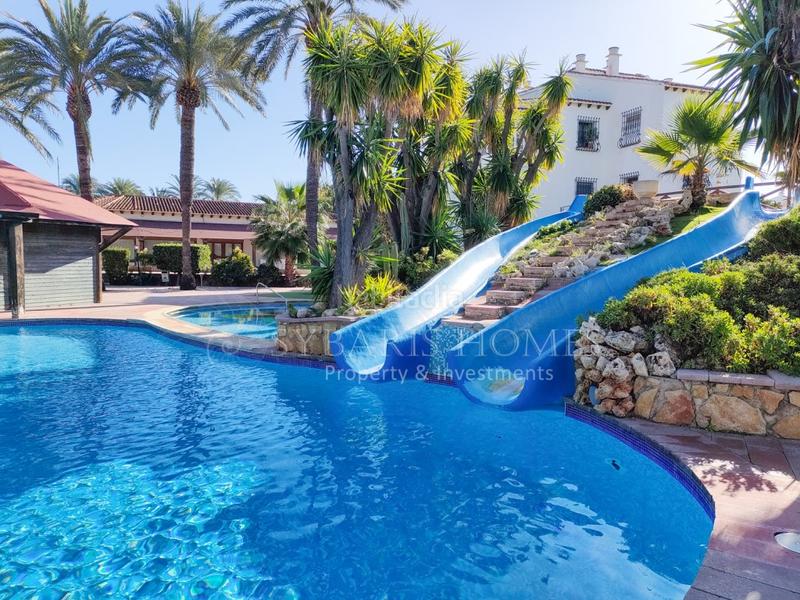 Foto b4adfa8d-df4b-460c-80eb-dbff32f2eea6. Chalet  independiente 2 dorm a 300m de la playa en Dénia