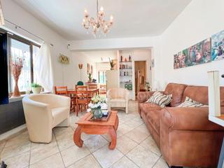 Apartamento  N/a. Bajo de 2 dormitorios a pocos metros de la playa