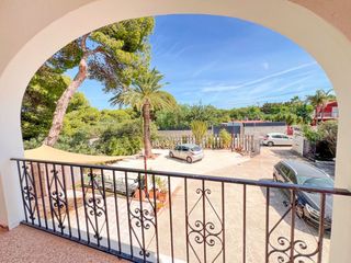House in Las Rotas / Les Rotes. Chalet independiente en las rotas con gran potencial