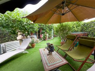 Maison  N/a. Oportunidad de vivienda con jardin en primera linea
