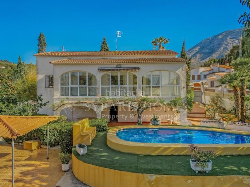 Foto 51a3e5ac-758a-400b-8bd2-2aef02777523. Xalet amb aparcament a Las Rotas / Les Rotes Dénia