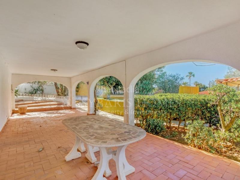 Foto 6bce83aa-fec0-49e6-8d40-792f64c1b7ff. Xalet amb aparcament a Las Rotas / Les Rotes Dénia