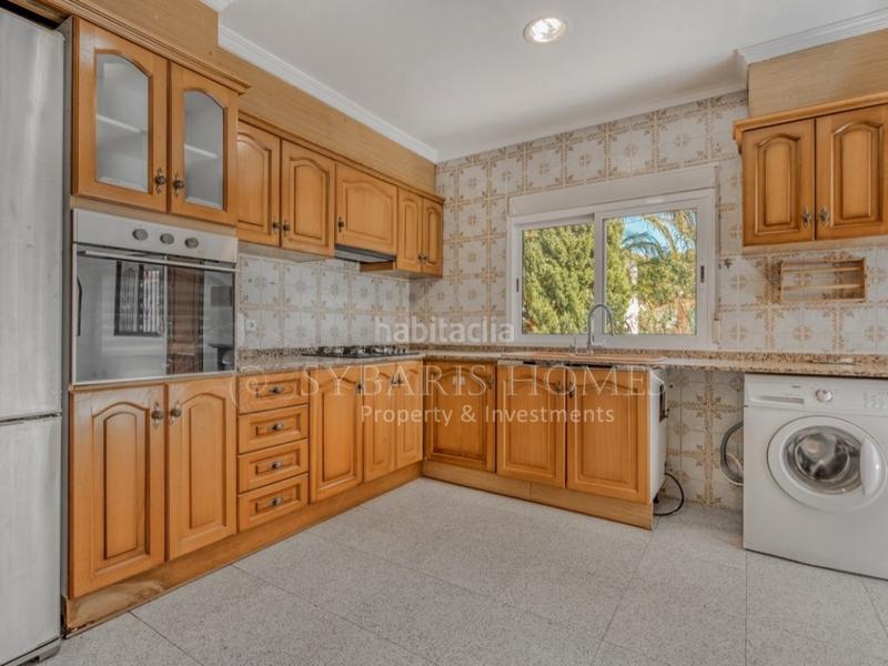 Foto 7f7103a8-881a-4a16-94a2-501a512b69b1. Xalet amb aparcament a Las Rotas / Les Rotes Dénia