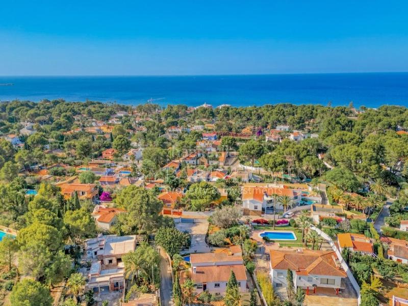 Foto ecfebcf2-6a5a-4c86-8a8b-c290f68b0dd2. Xalet amb aparcament a Las Rotas / Les Rotes Dénia