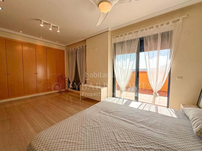 Foto 3201515c-514e-4b59-953d-4b2f4e587ad6. Àtic amb aparcament piscina a Centro Urbano Dénia