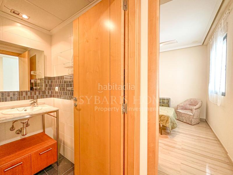 Foto 9a817aba-1249-4d94-abf0-06196eeaefec. Àtic amb aparcament piscina a Centro Urbano Dénia