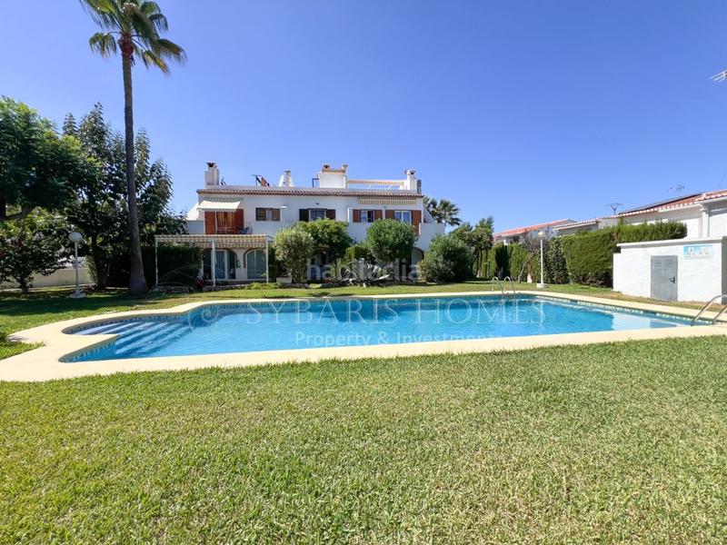 Foto ddbcc9ab-c1de-42d8-ae82-fb2966229ab3. Affitto casa a schiera con piscina in El Montgó Dénia