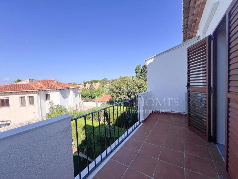 Foto eeb5a0c7-a704-4251-894b-f8289c6e7334. Rent semi detached house with pool in El Montgó Dénia