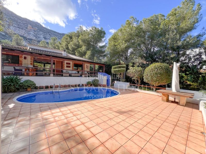 Foto 617186c2-e185-442b-aae8-e62e006994e6. Xalet amb aparcament piscina a El Montgó Dénia
