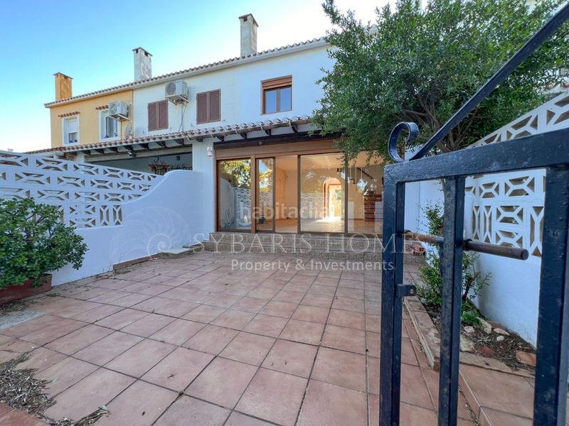 Foto b26550b0-f2c1-4eb9-8cc6-0e8fdd2469f2. Casa adossada a Les Bovetes - La Felicidad Dénia