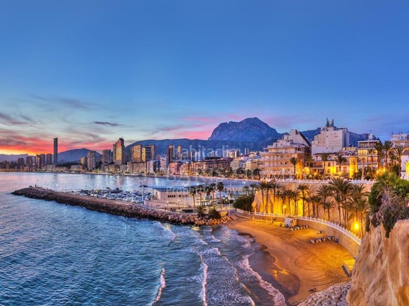 Foto e0bee537-32c2-4444-9e65-0063dbd60761. Casa amb aparcament piscina a Juzgados - Plaza de Toros Benidorm
