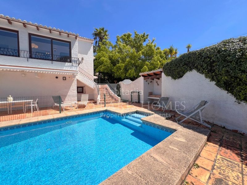Foto 5e6809b8-3cb1-49c6-9556-e8f325cb4a96. Chalet  de 4 dormitorios totalmente privado en Poble Nou de Benitatxell (el)