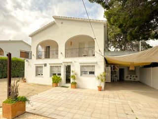 Xalet a Las Rotas / Les Rotes. Chalet doble independiente con terraza y parking en las rotas de