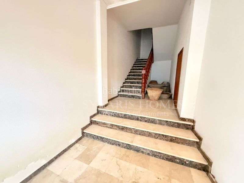 Foto f6c0a82a-2d34-4749-8c08-1c74fc3f3ab8. Edifici a Verger (el)
