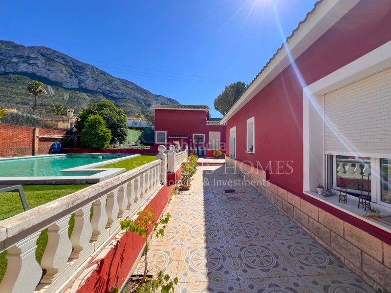 Foto 3a9d11e9-c6c0-41e9-a057-fa50863ca02d. Xalet amb aparcament piscina a El Montgó Dénia