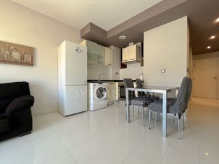 Apartament  Calle calp. Apartamento de 1 dormitorio con vistas al montgo y a 10 minutos
