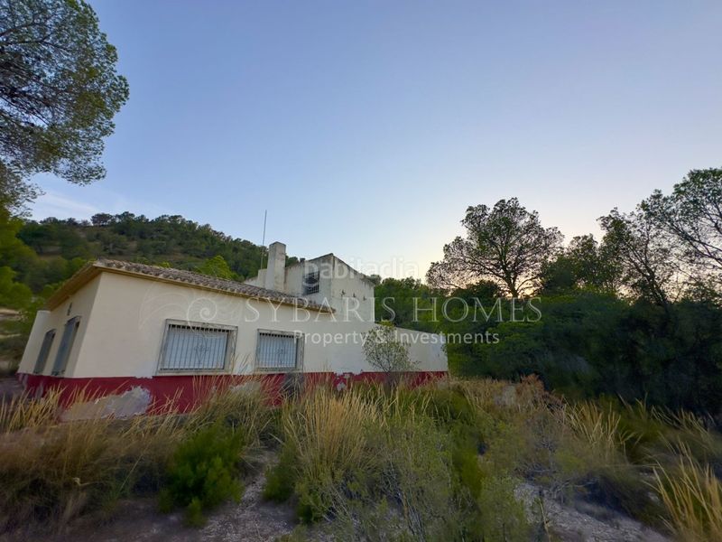Foto b9d49e96-9a4e-4a95-bbd6-48863b01893a. Masia amb aparcament a Monòver